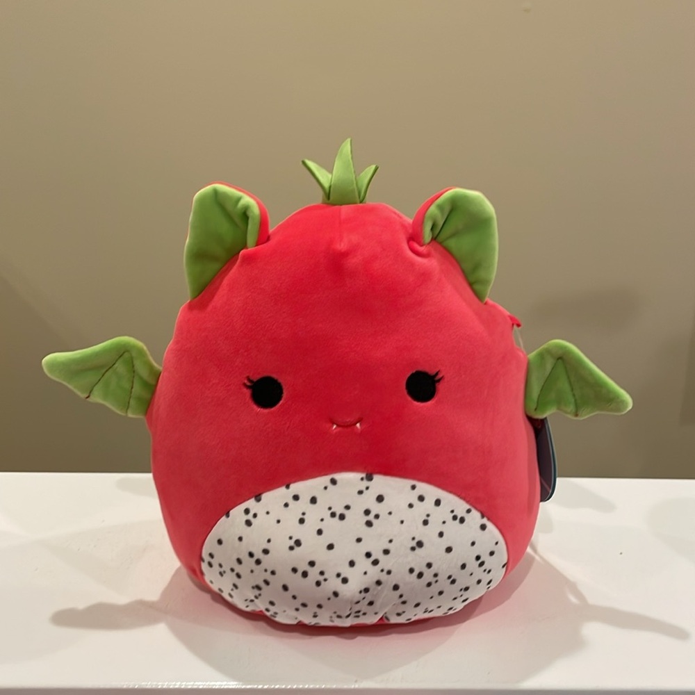 NWT 8” Zuli the Dragonfruit Bat Squishmallow - Crossover Squad Series 2